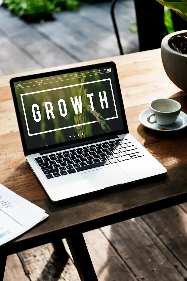 Laptop on outdoor desk that says growth